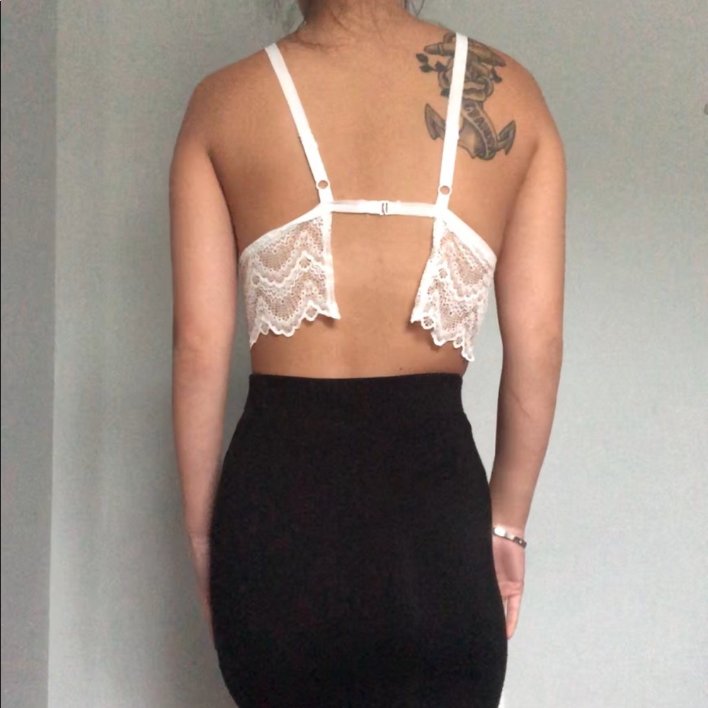 🎄 4/$25 White lace strappy Bralette size medium - Picture 2 of 4